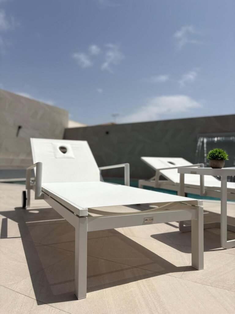 Modelo Paradise: Tumbona ergonómica para jardín y piscina