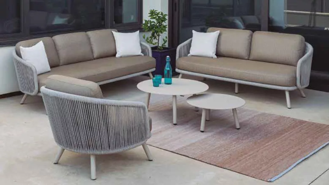 Sofa-de-exterior-para-terraza-y-jardin-Diana.webp
